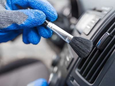 Czym wyczyścić deskę rozdzielczą i plastiki wewnątrz samochodu?